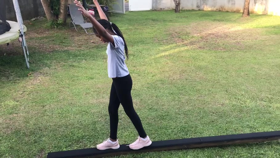 Les premiers ateliers de gymnastique pour les enfants dans un jardin à Capesterre-Belle-Eau, en 2021.